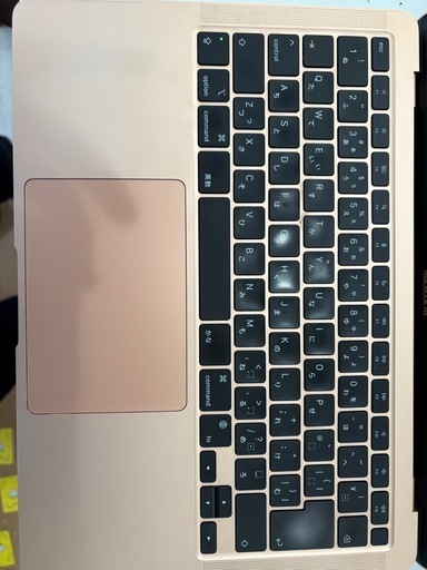 【ジャンク】M1 MacBook Air 13インチ（ゴールド）の写真2枚目