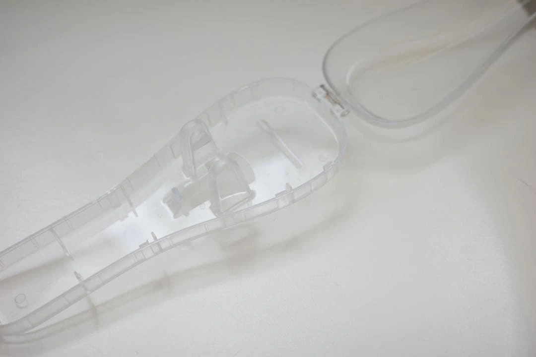 Schick メンズ剃刀 替え刃付き ケース付きの写真3枚目