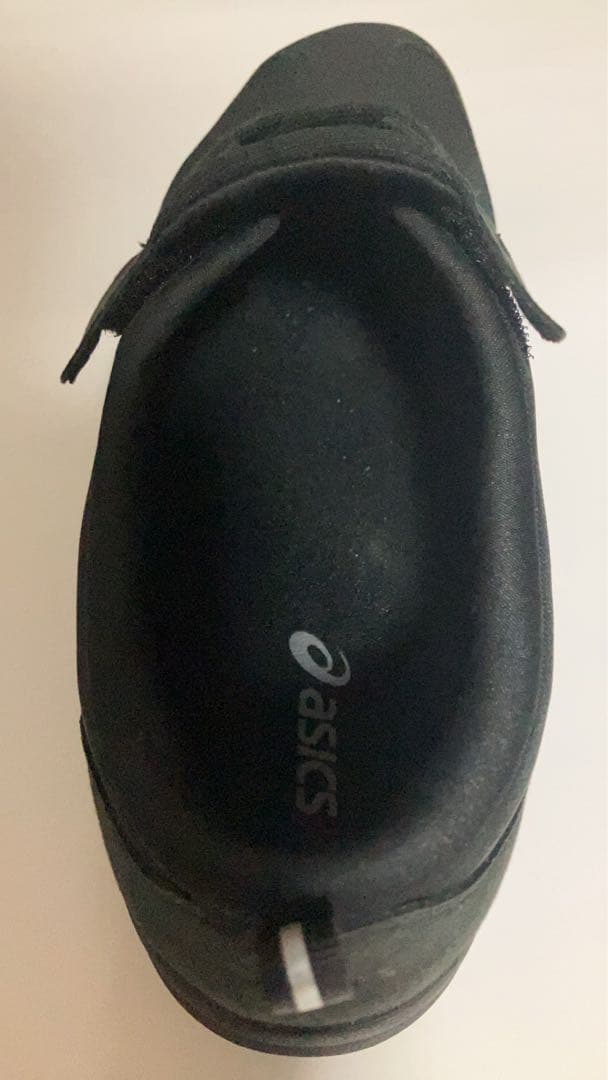 asics ブラック スニーカー