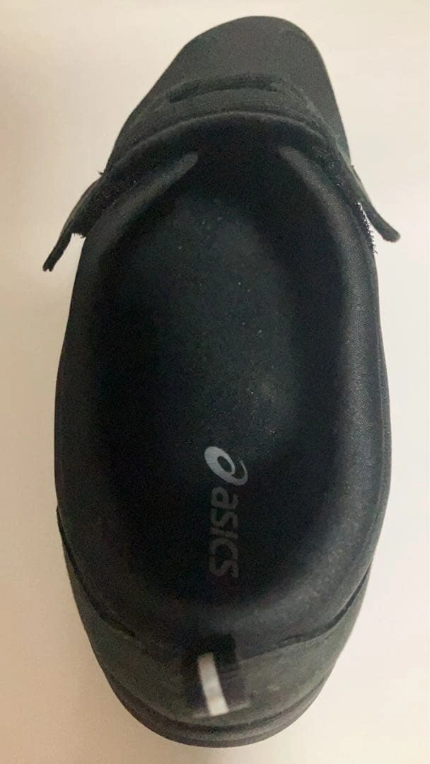 asics ブラック スニーカー