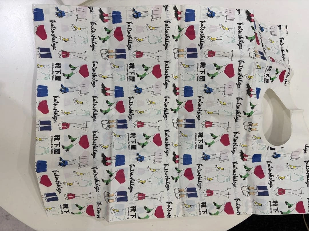 靴下屋イラスト柄 プラスチック製ショップ袋 中型