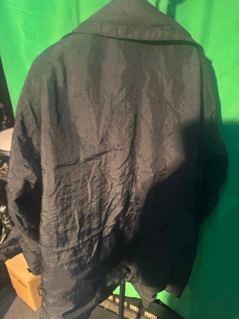 黒いオーバーサイズジップアップジャケットの写真2枚目