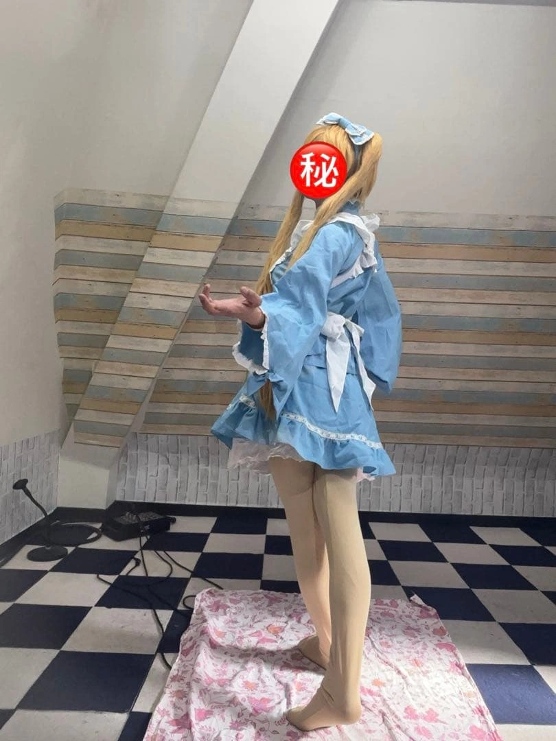 ライトブルーメイド服 ハート模様付き アリスモチーフの写真2枚目