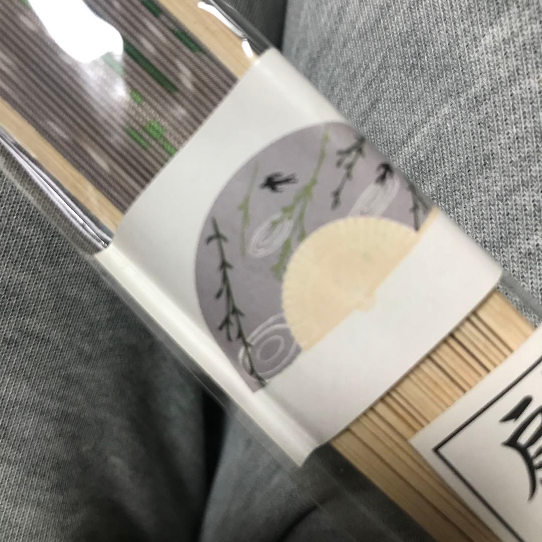 竹製 扇子 グレーベースの和柄の写真2枚目
