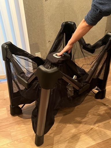 【大幅値下げ！】4Moms Breeze ベビーベッド兼プレイヤードの写真4枚目