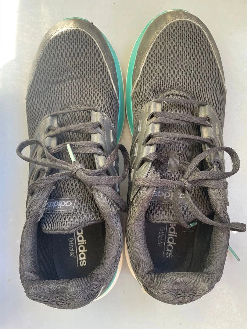 adidas メンズ スニーカー ブラック/グリーン