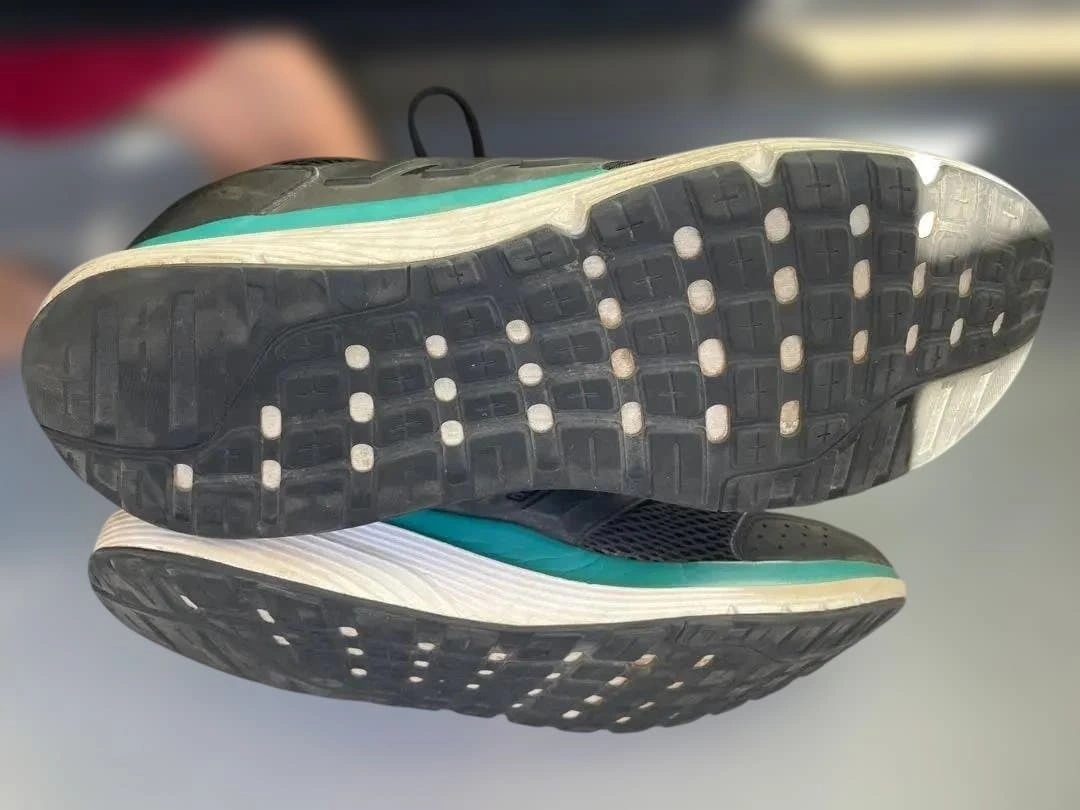 adidas メンズ スニーカー ブラック/グリーンの写真2枚目