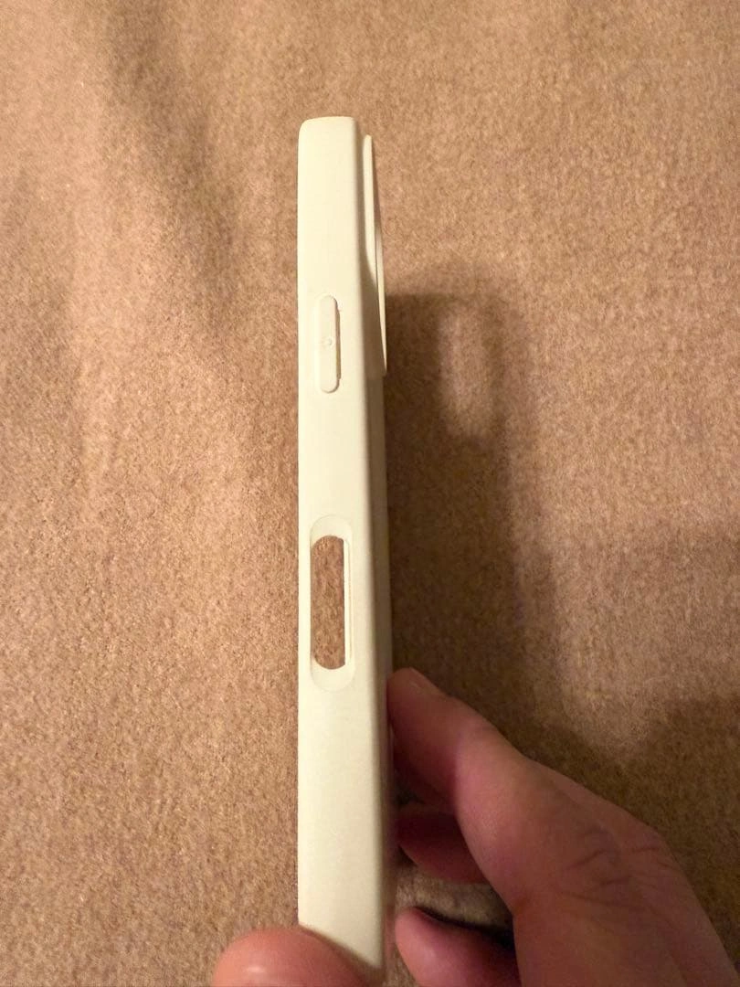 iPhone16Pro用 リキッドシリコンケース,ソフトバックプロテクションの写真3枚目