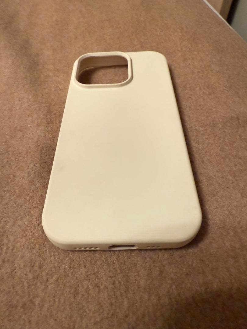 iPhone16Pro用 リキッドシリコンケース,ソフトバックプロテクションの写真5枚目
