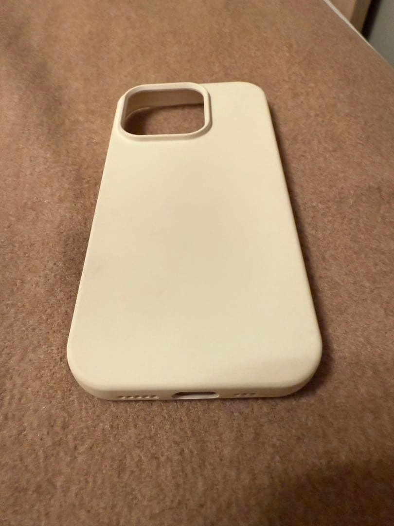 iPhone16Pro用 リキッドシリコンケース,ソフトバックプロテクションの写真5枚目