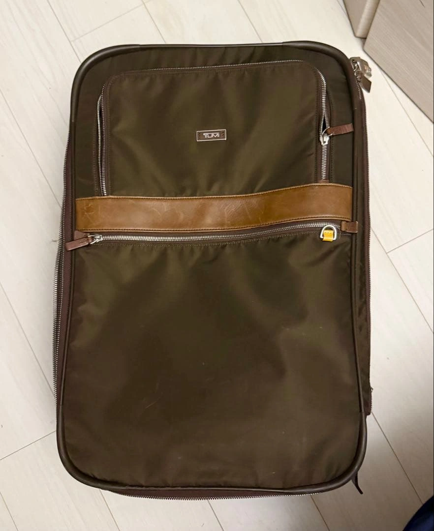 TUMI Alphaガーメントキャリー 2輪 機内持ち込みバリスティックナイロン