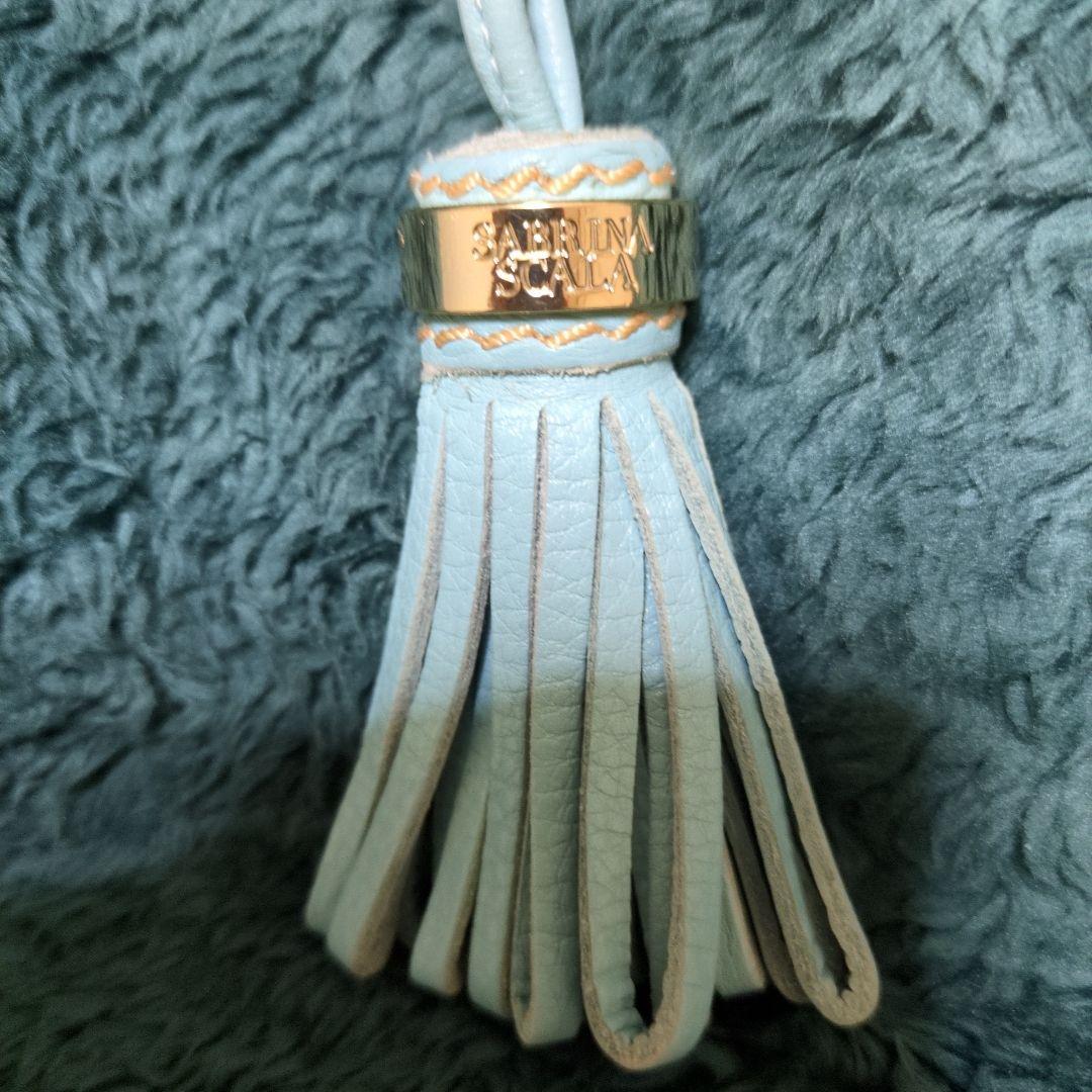 値下げ美品♥SABRINA SCALA✨綺麗な 空色レザーキーホルダーの写真2枚目