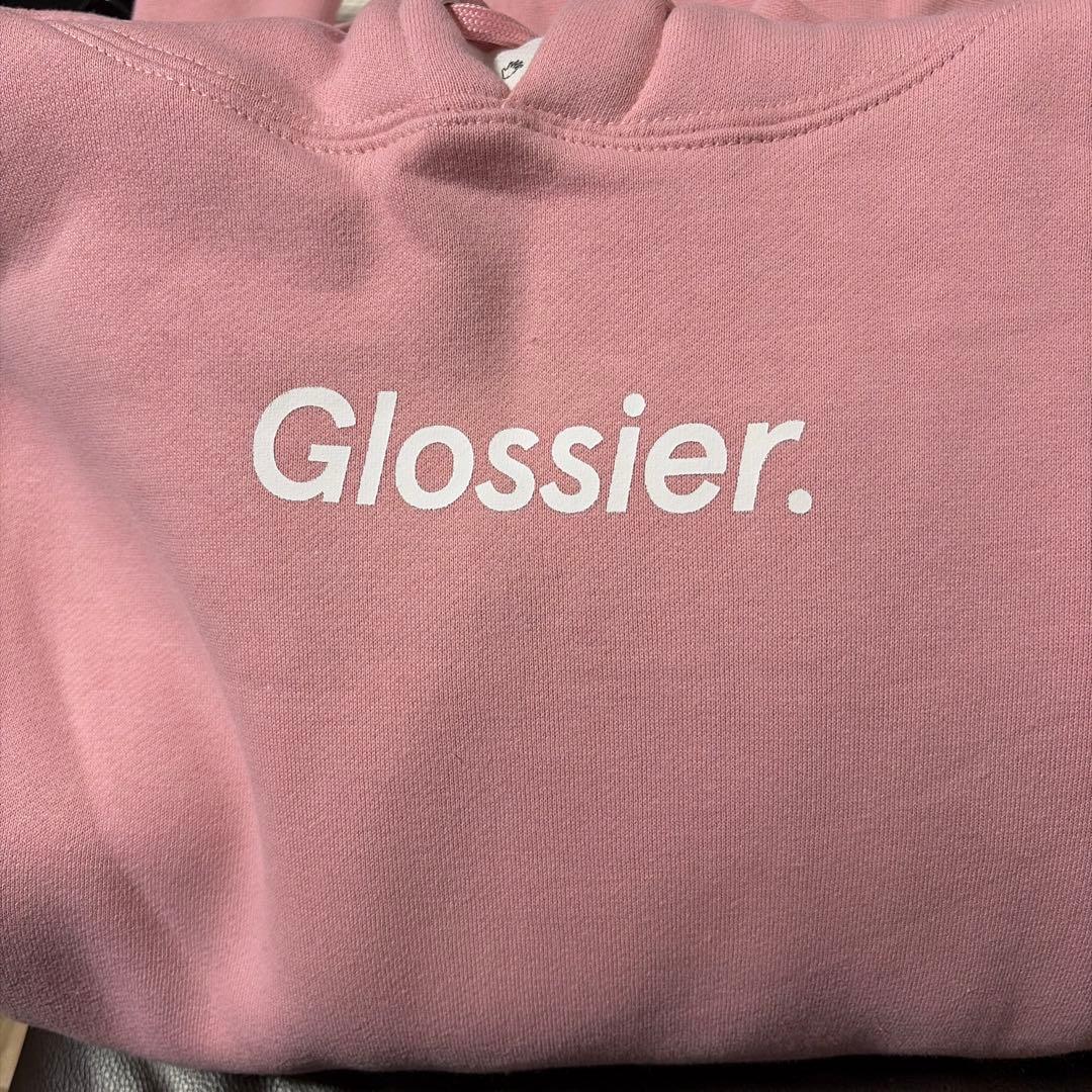 Glossier.フード付きパーカー