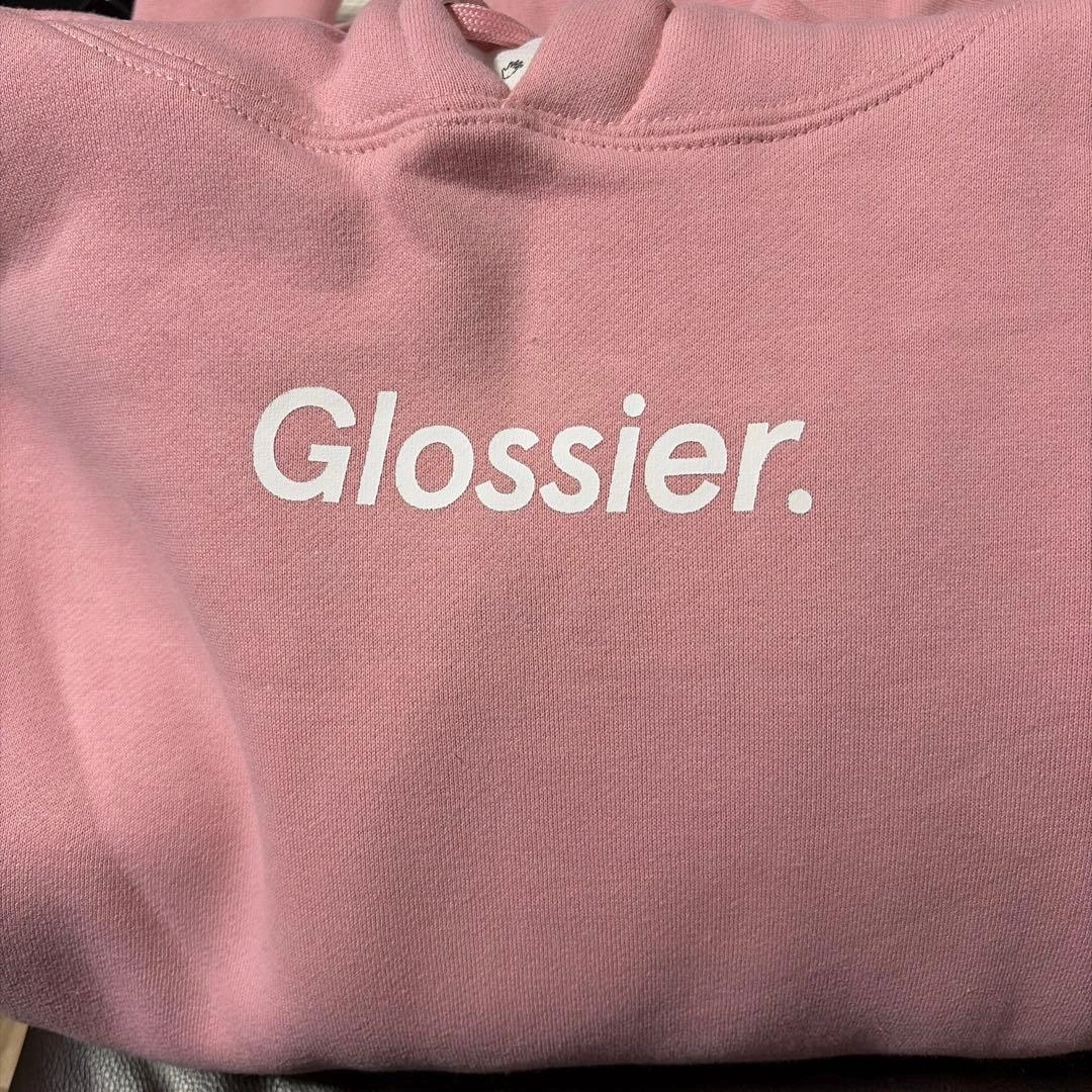 Glossier.フード付きパーカー