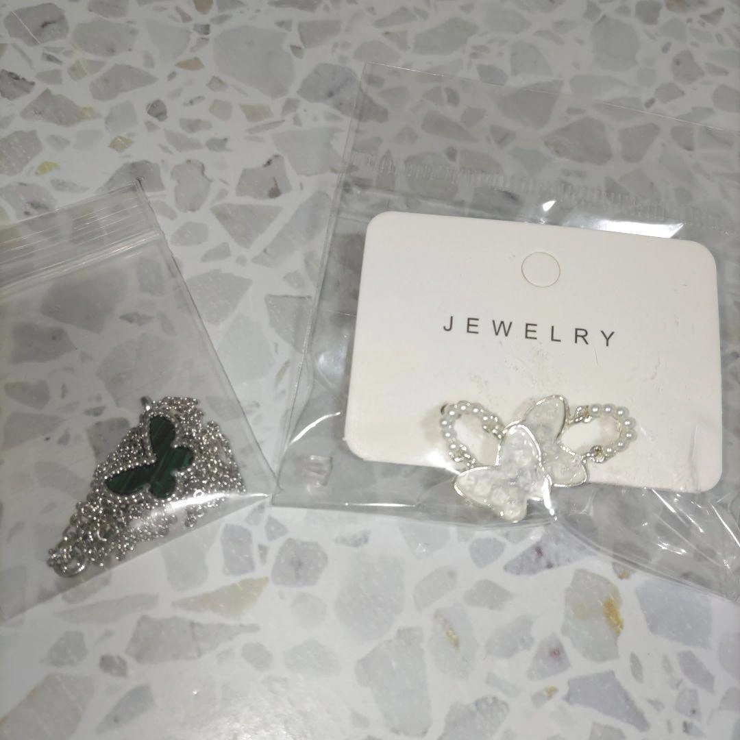 バタフライデザイン ネックレス ピアス 2つセット