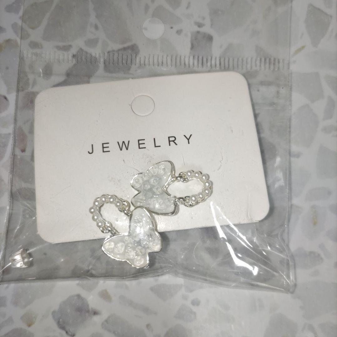バタフライデザイン　ネックレス　ピアス　2つセットの写真2枚目