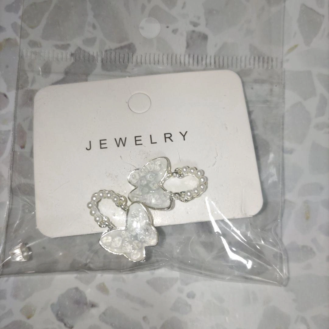 バタフライデザイン ネックレス ピアス 2つセットの写真2枚目