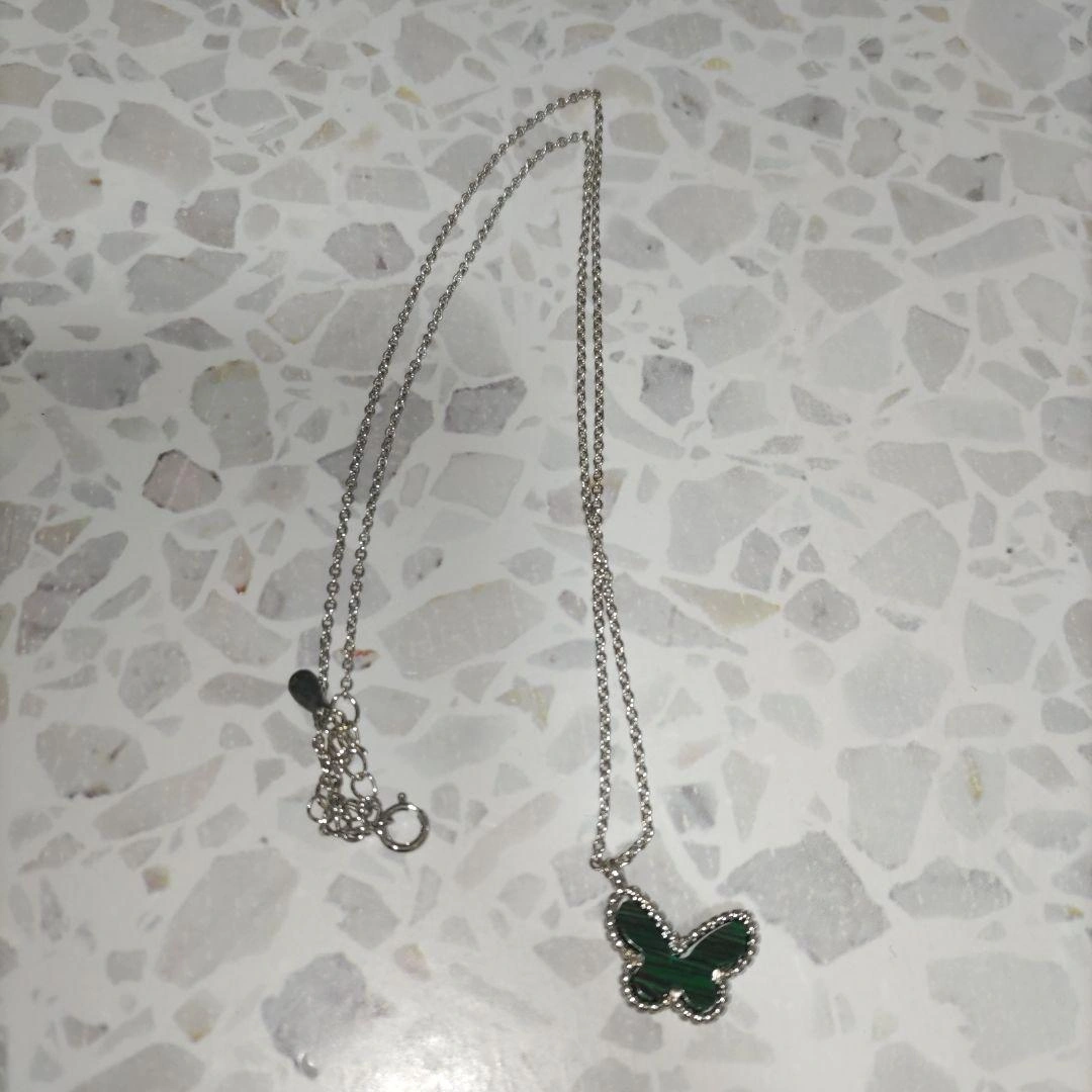 バタフライデザイン ネックレス ピアス 2つセットの写真3枚目