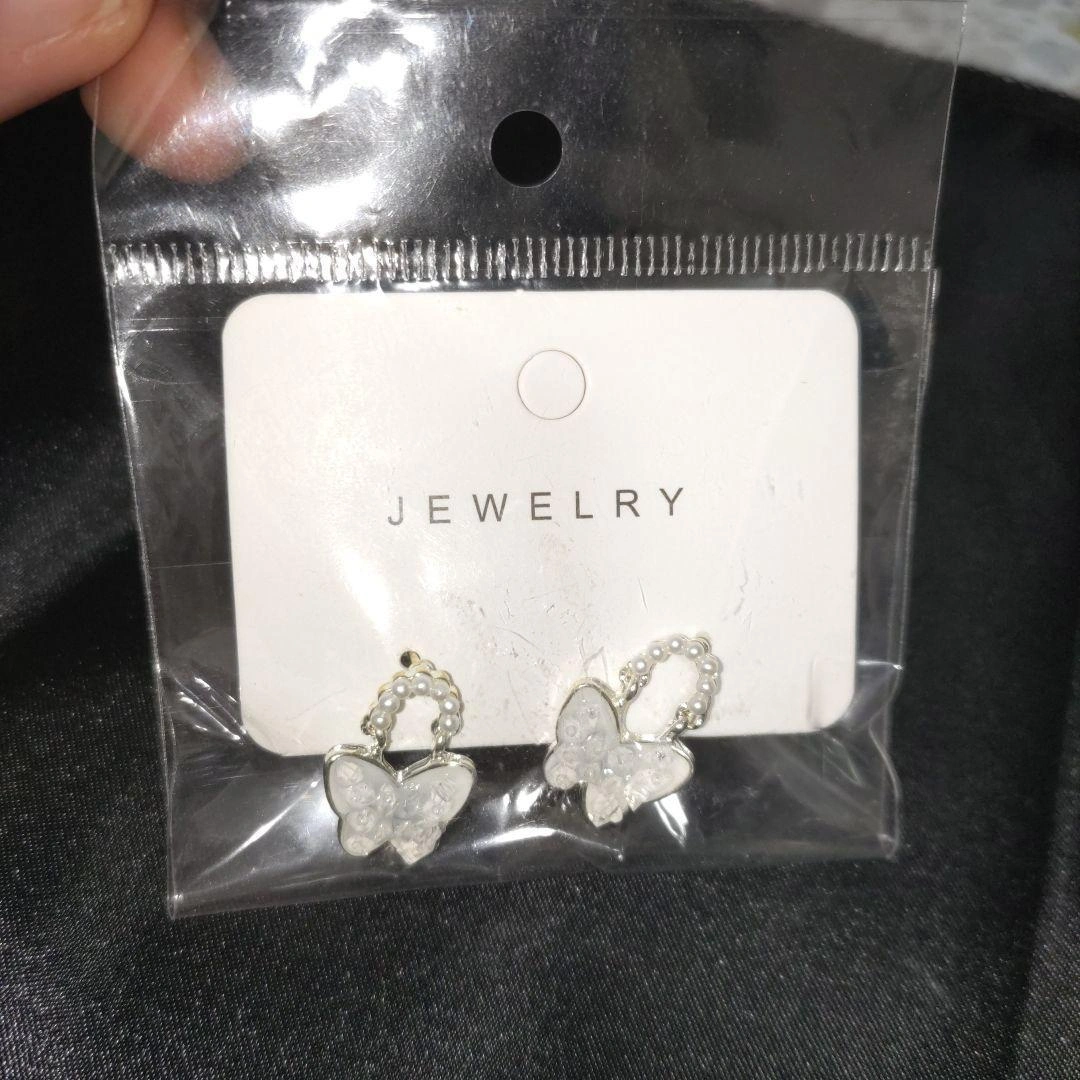 バタフライデザイン ネックレス ピアス 2つセットの写真4枚目