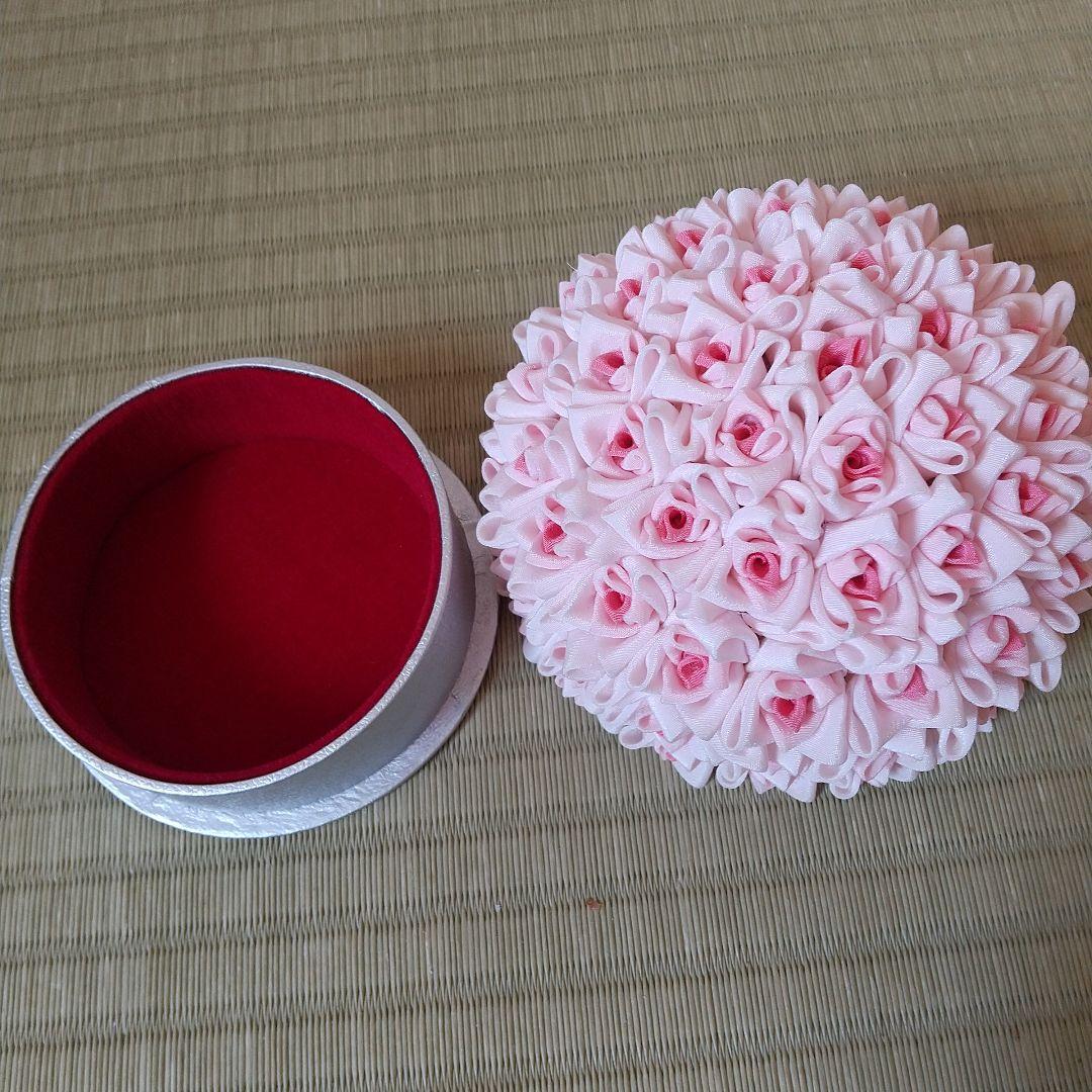 手作り。つまみ細工の小物入れ。の写真4枚目