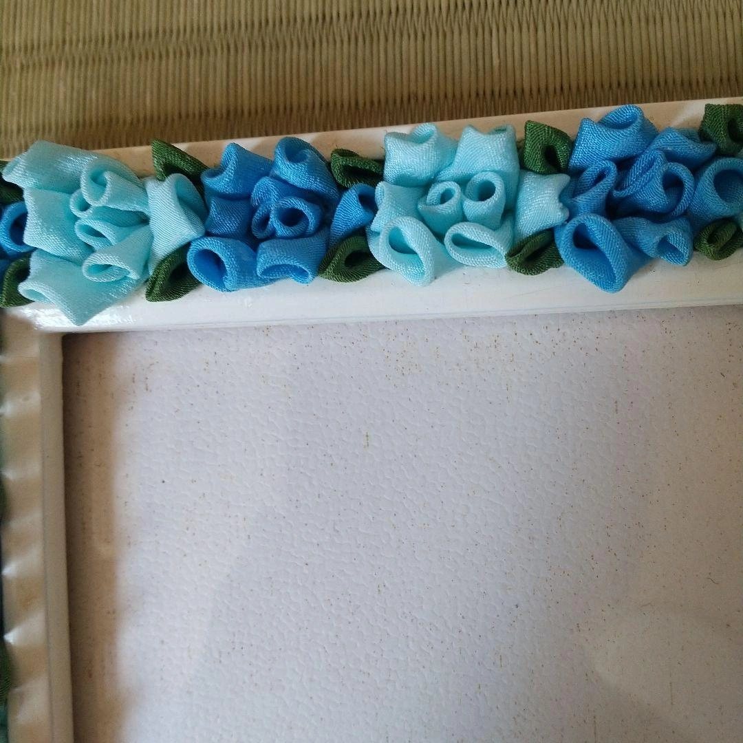手作り。つまみ細工のフォトフレーム。バラの花の写真2枚目