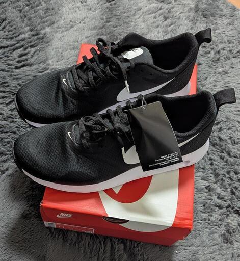 【新品未使用 希少サイズ】メンズスニーカー　ナイキ　AIR MAX TAVAS　29センチ