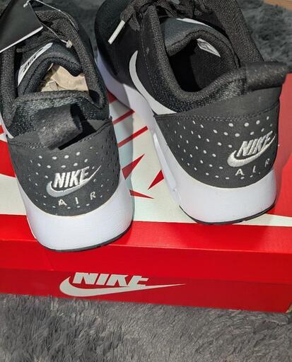 【新品未使用 希少サイズ】メンズスニーカー　ナイキ　AIR MAX TAVAS　29センチの写真3枚目