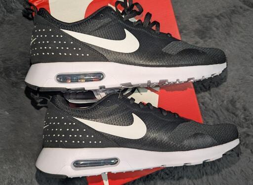 【新品未使用 希少サイズ】メンズスニーカー　ナイキ　AIR MAX TAVAS　29センチの写真4枚目