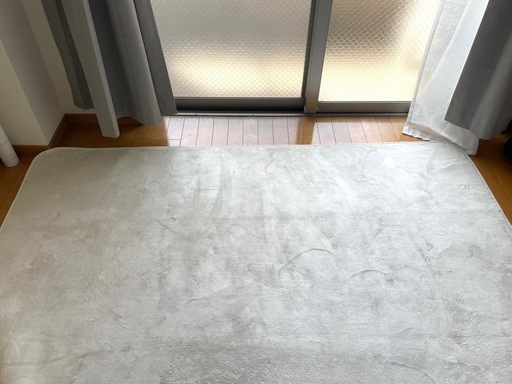 アイボリーのラグ(200㎝×250㎝)の写真2枚目