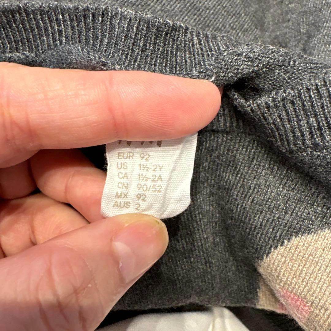 ウサギプリント ダークグレー トップス 92cm セーターの写真3枚目