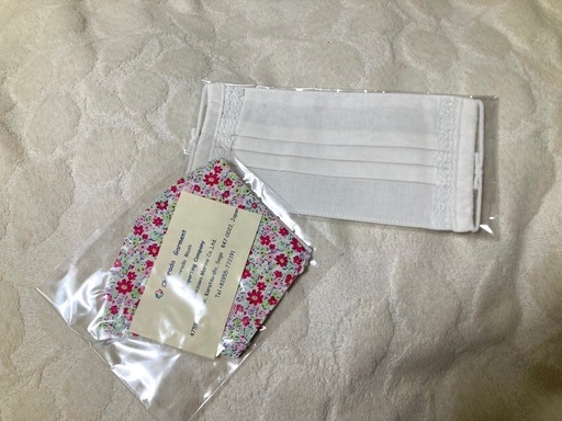 ハンドメイド　小花柄＆白レース手作りマスク　2枚　新品: 立体マスク 服飾小物