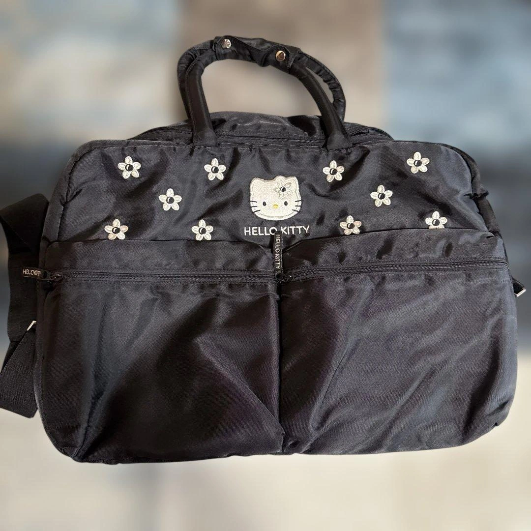 【HELLO KITTY】花刺繍ボストンバッグ ブラック