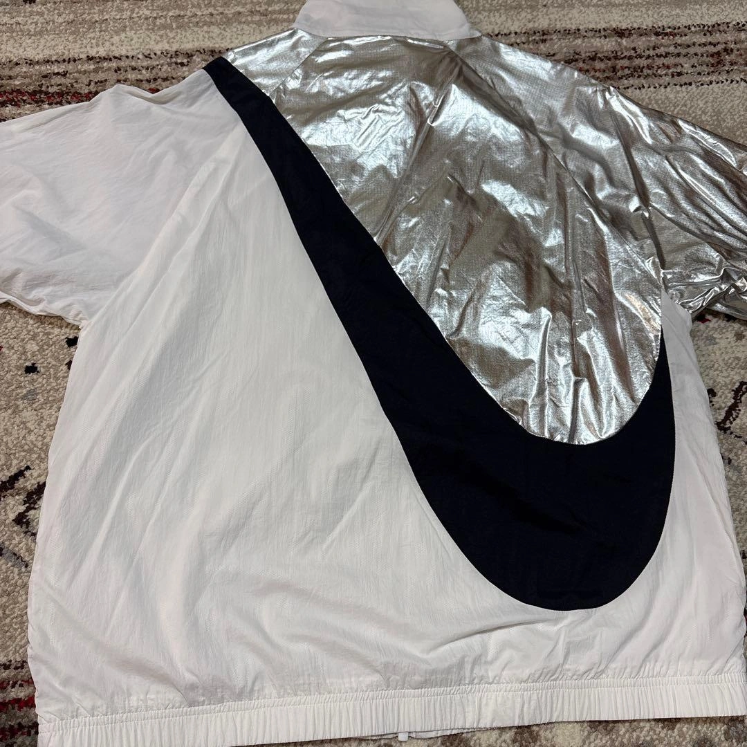 NIKE シルバー ジャンパー BIG SWOOSHの写真3枚目