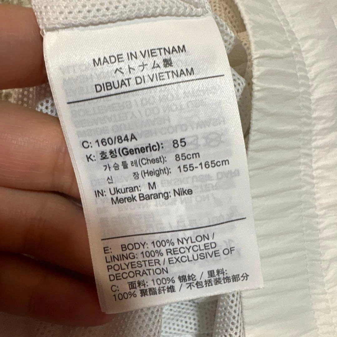 NIKE シルバー ジャンパー BIG SWOOSHの写真4枚目