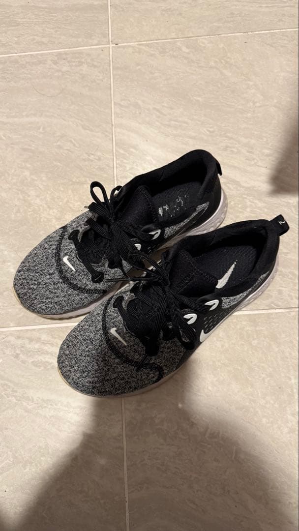 NIKE ナイキ LEGEND REACT