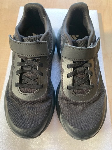 adidas スニーカー　クラウドフォーム　オールブラック　21cm