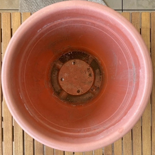 【無料・12号・4/19まで】丸型プランター 直径37.5cm × 高さ28cm プラスチック製・ブラウンの写真2枚目