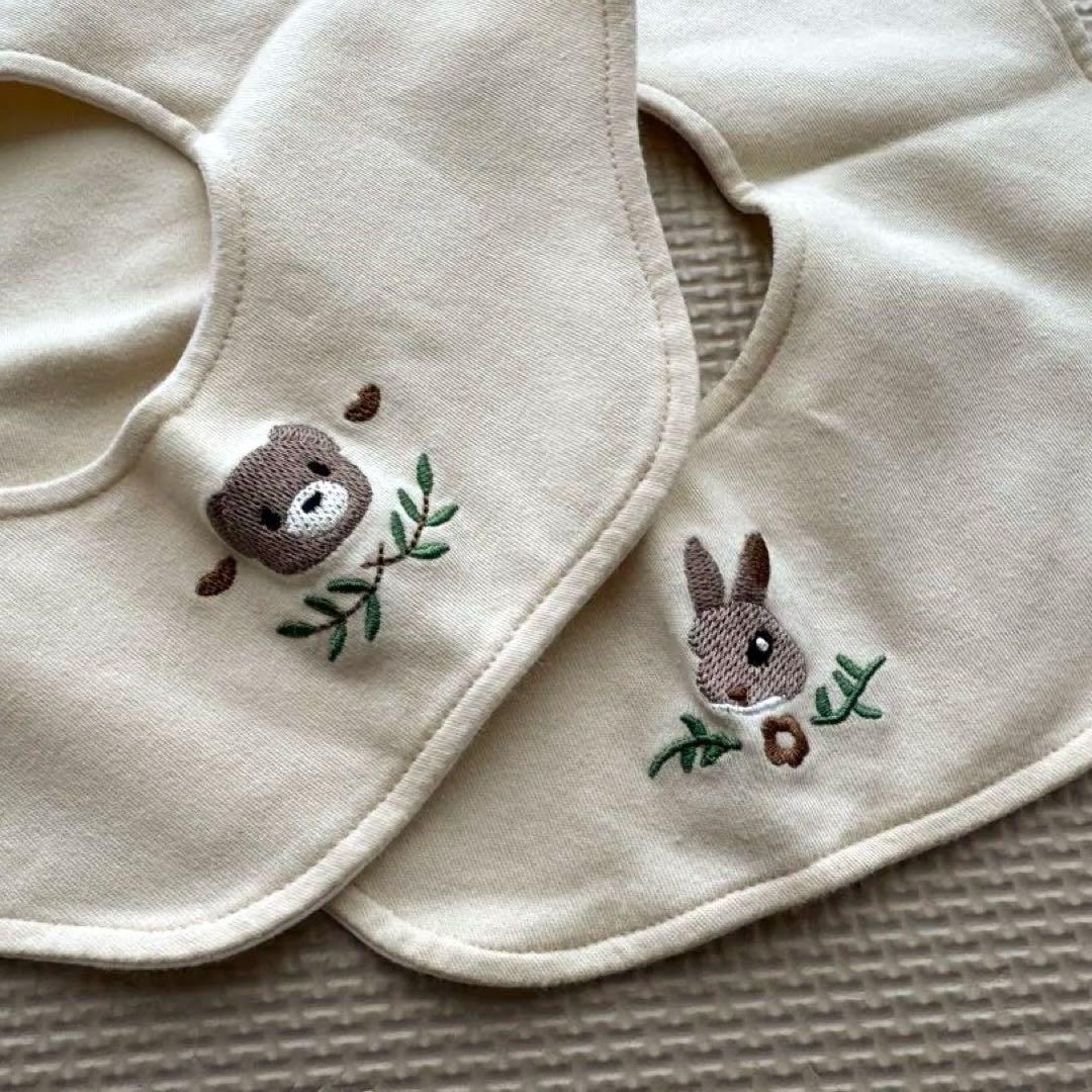 ウサギとクマ刺繍スタイ 2枚セットの写真3枚目