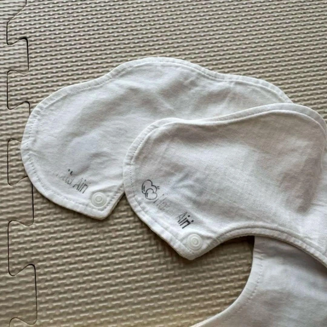 ウサギとクマ刺繍スタイ 2枚セットの写真5枚目