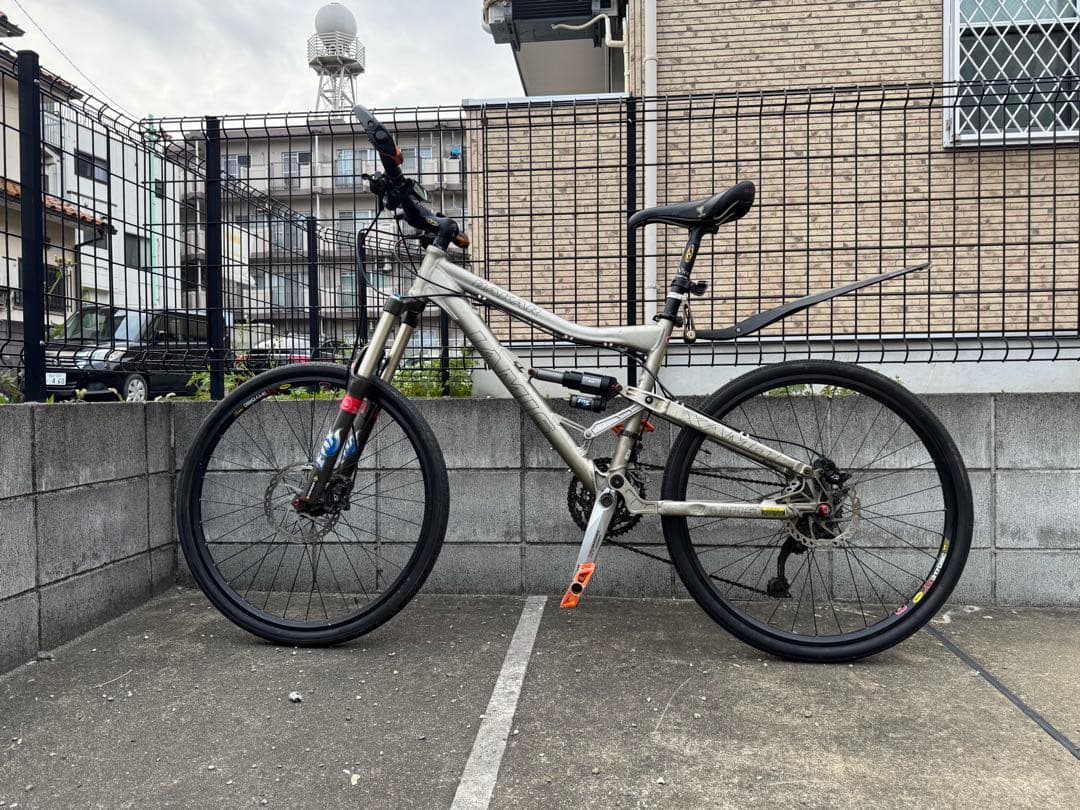 Jamis Dakar XAM 1.0 MTB フルサスペンション