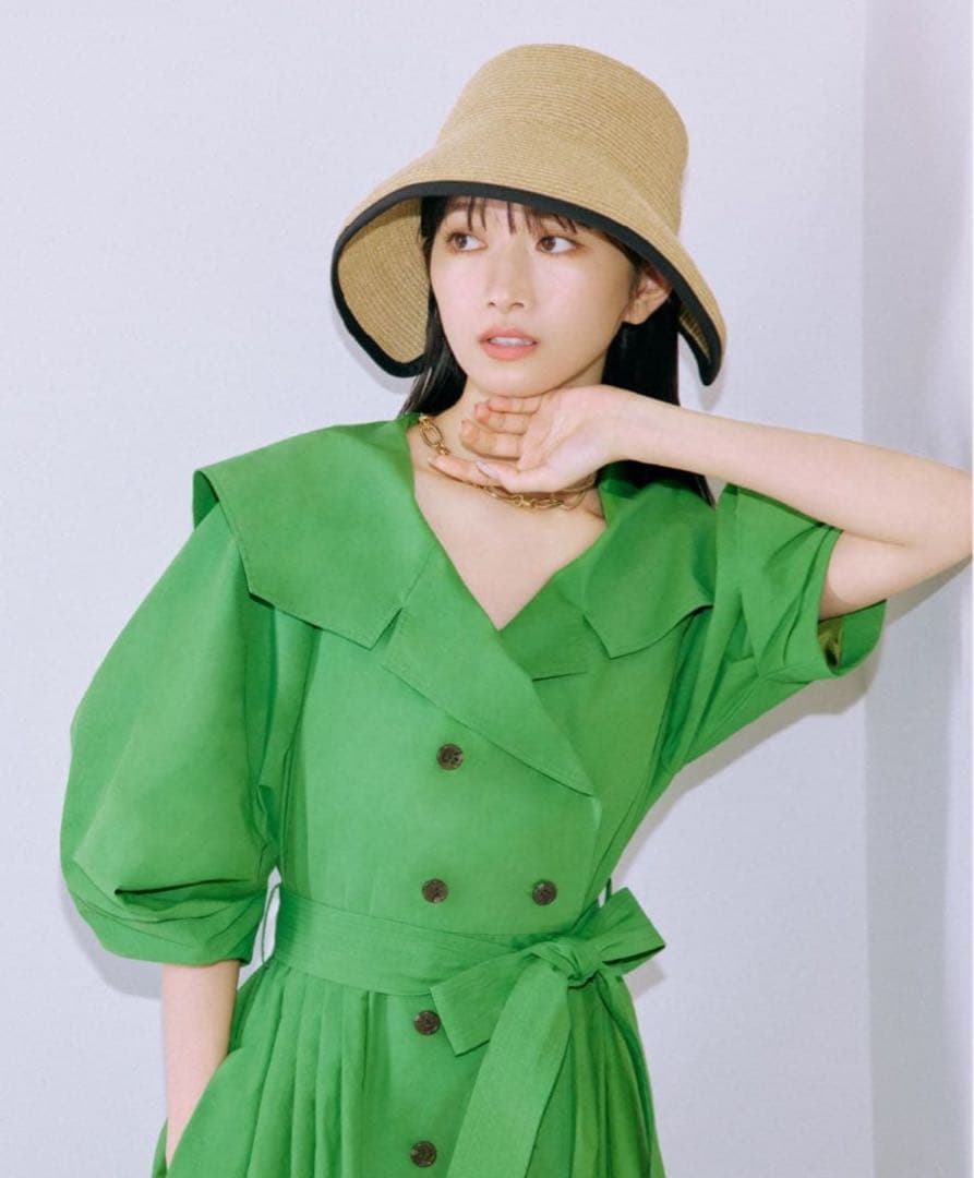 完売品 LILY BROWN デコルテトレンチワンピース グリーン Sの写真2枚目