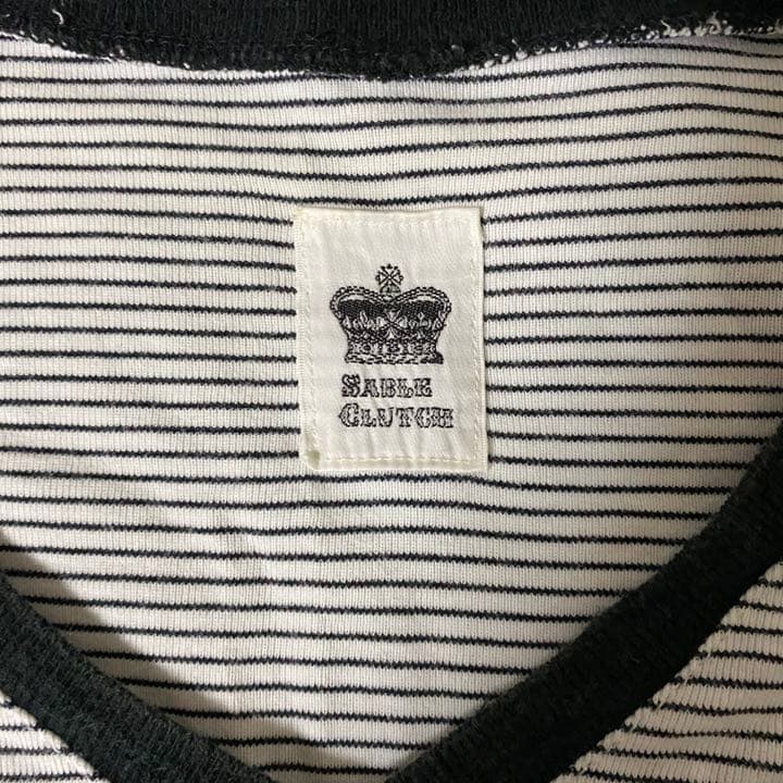 SABLE CLUTCHのVネック Tシャツの写真3枚目