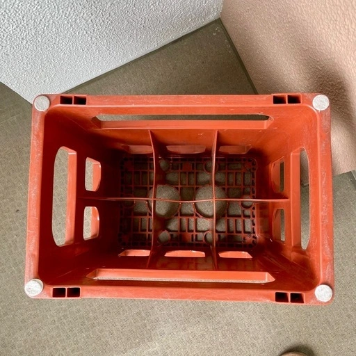 【本日限定・無料】一升瓶用プラスチックケース P箱(DIY・ベランダ棚・踏み台に)の写真3枚目