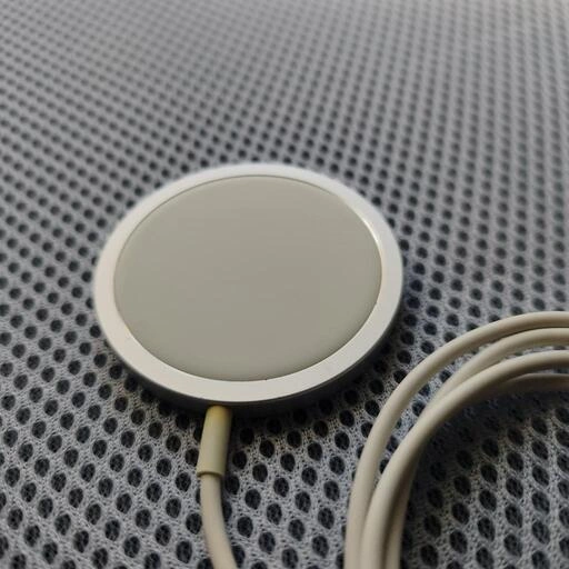 APPLE Magsafe ワイヤレス充電 A2140の写真2枚目