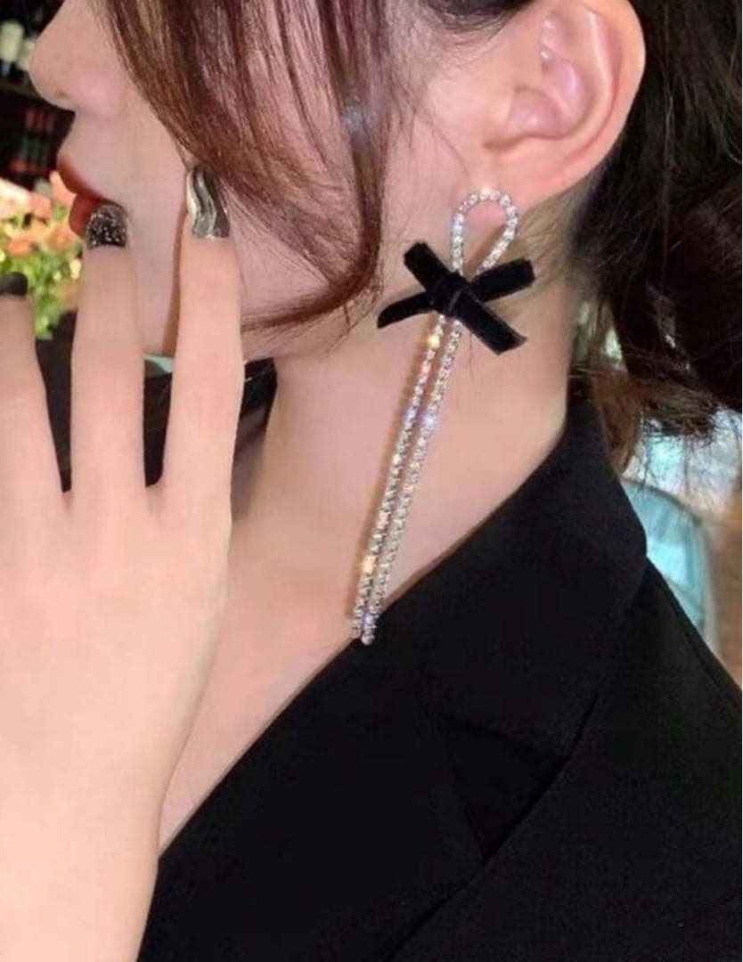 クリスタル ブラックリボン ロングピアス