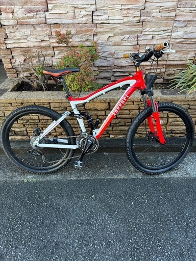 極美品　Ferrari ディスクブレーキ　マウンテンバイクの写真2枚目