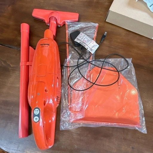 マキタコードレス掃除機 CL103D 未使用のスタンド付