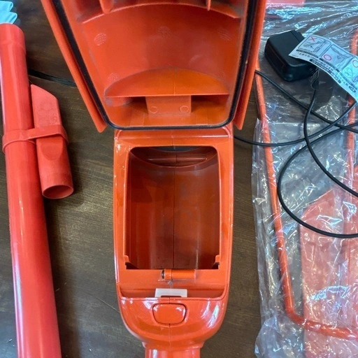 マキタコードレス掃除機 CL103D 未使用のスタンド付の写真2枚目