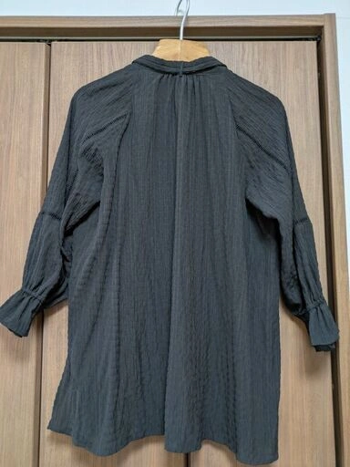 【INDIVI】※未使用品※インディヴィ 洗える!シャーリング素材 ボリューム袖エアリーブラウス ※ショッパーズバッグ付の写真3枚目