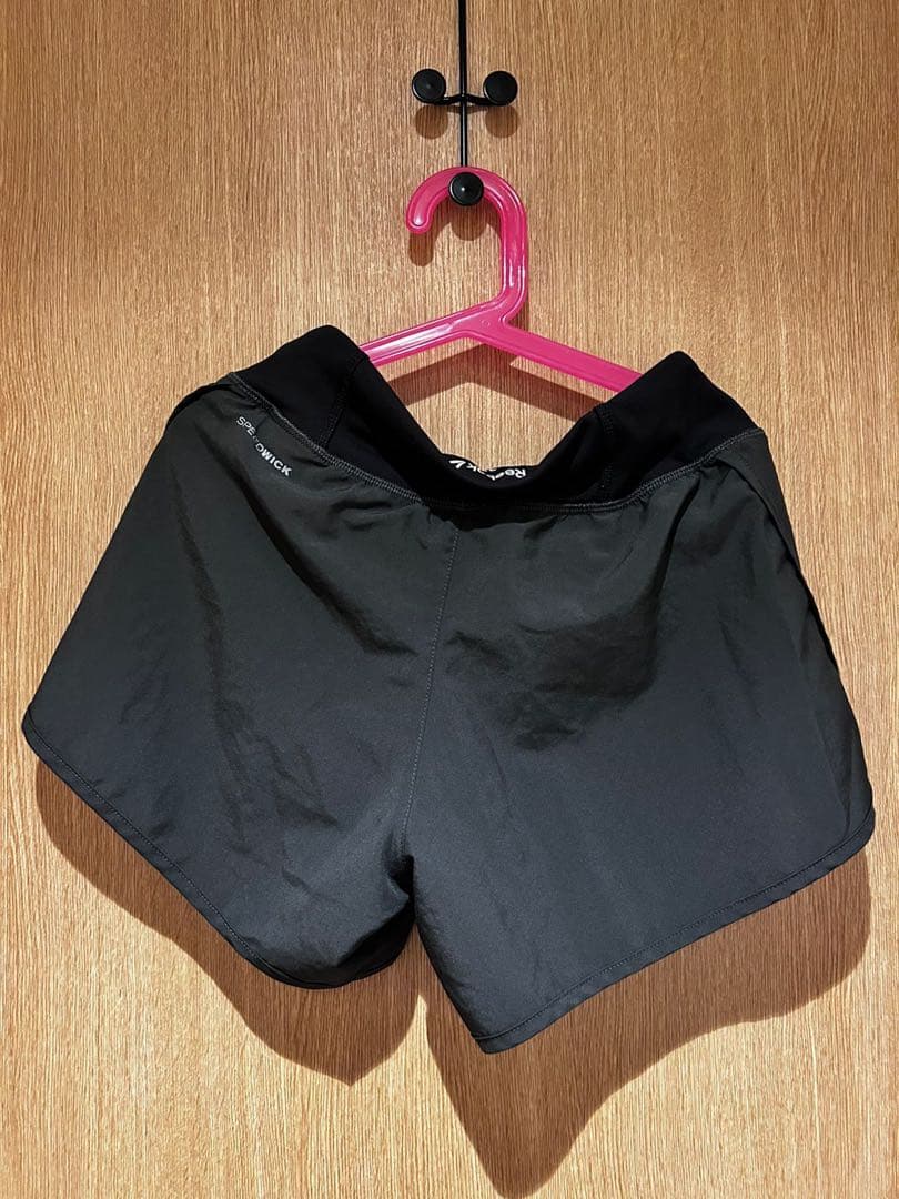 Reebok ブラック ショートパンツ 2XS